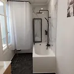 2 A Entierement Renove Apartment *